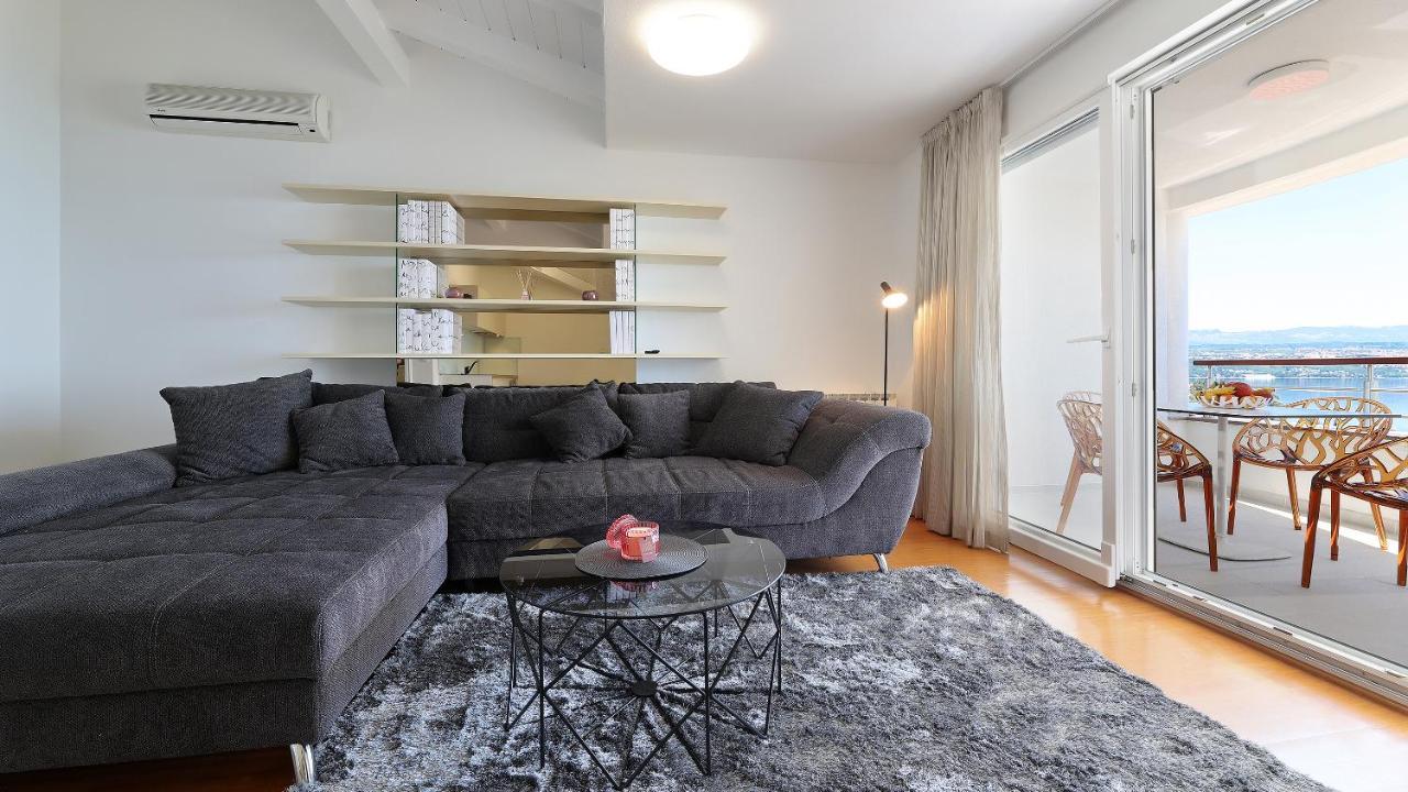 Sea View Apartment In Ičići Buitenkant foto
