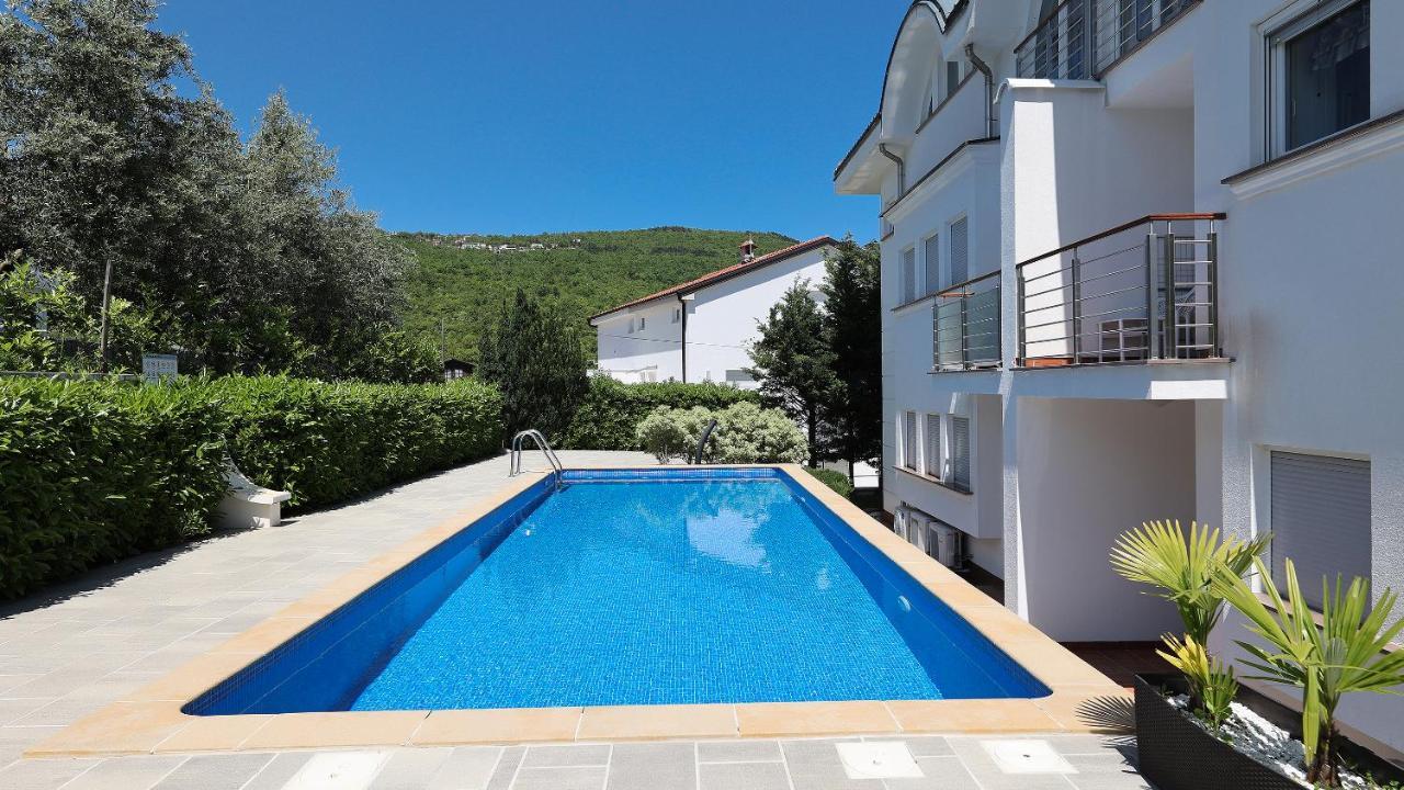 Sea View Apartment In Ičići Buitenkant foto
