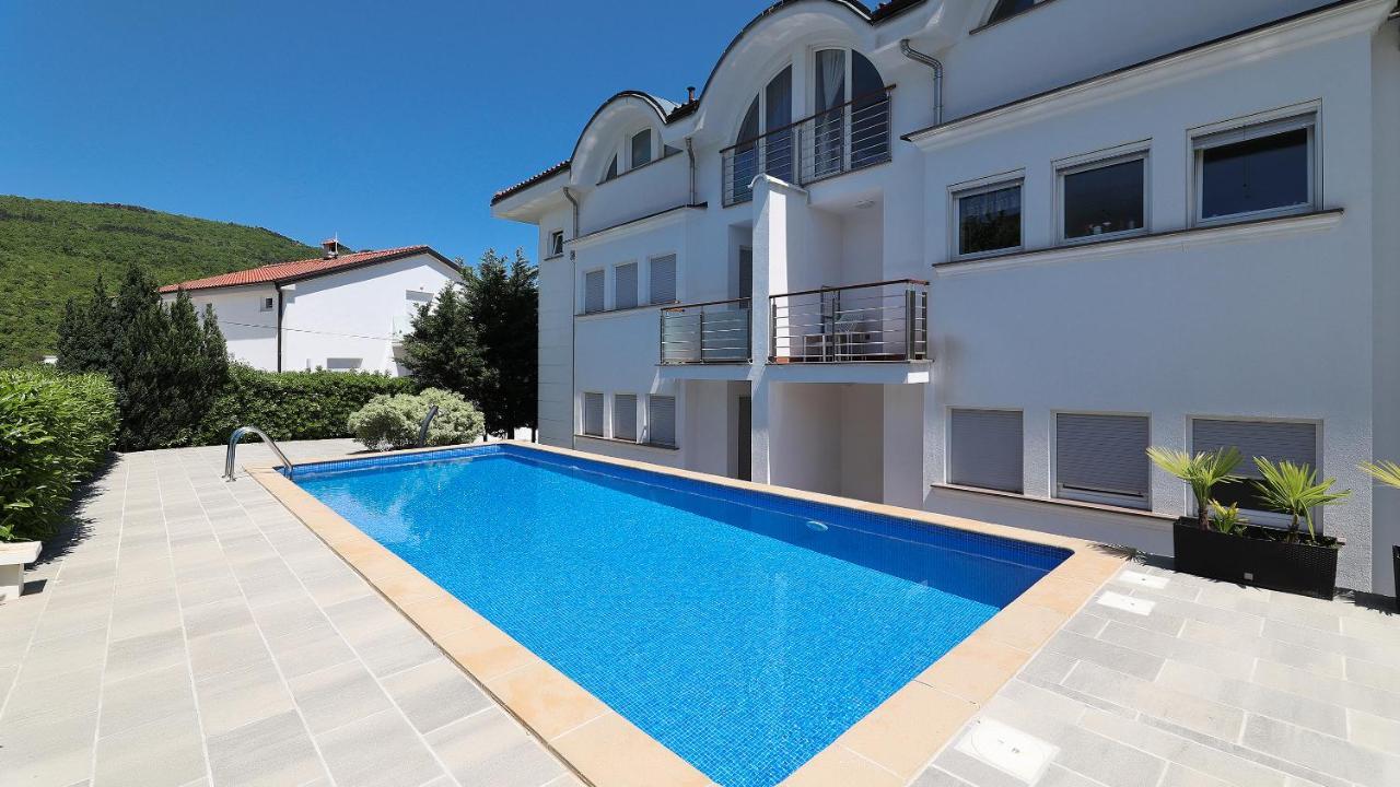Sea View Apartment In Ičići Buitenkant foto