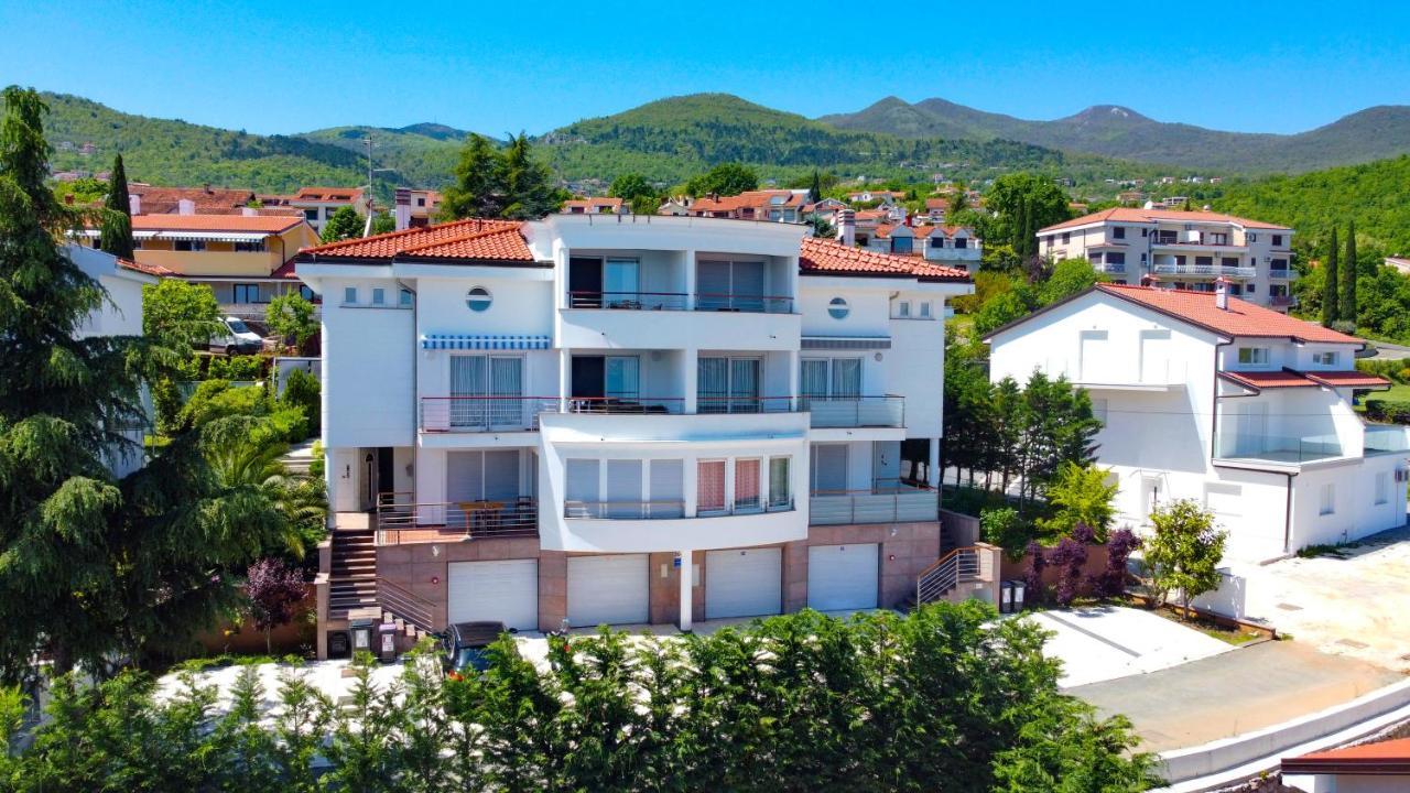 Sea View Apartment In Ičići Buitenkant foto