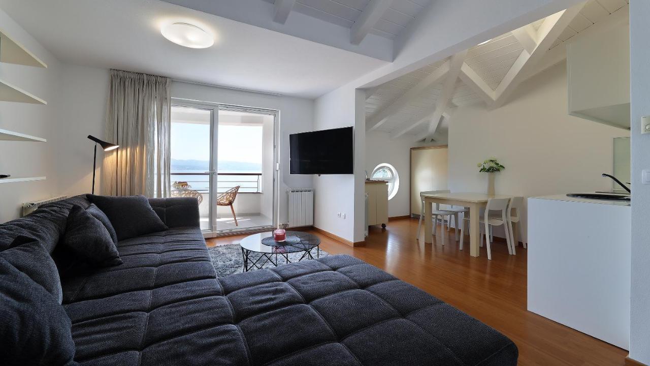 Sea View Apartment In Ičići Buitenkant foto