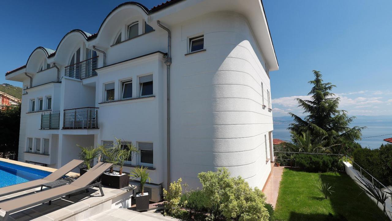 Sea View Apartment In Ičići Buitenkant foto