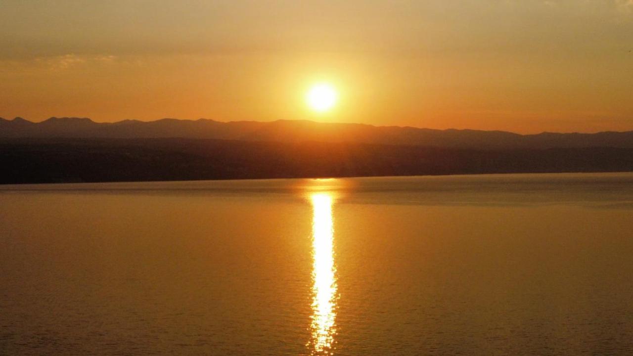 Sea View Apartment In Ičići Buitenkant foto