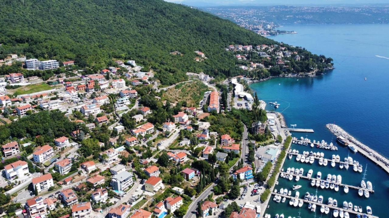 Sea View Apartment In Ičići Buitenkant foto