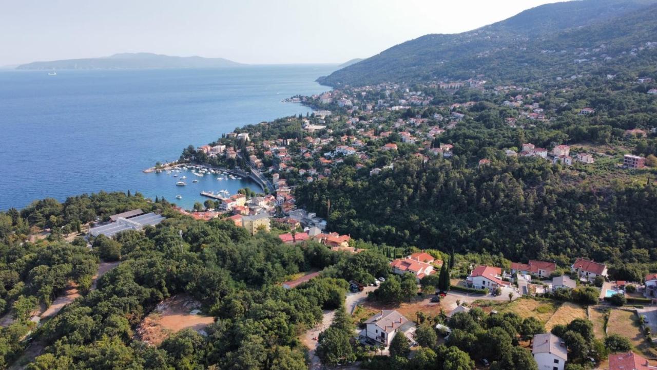 Sea View Apartment In Ičići Buitenkant foto
